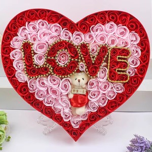 Jabón de Silicona Ecológico de Lujo en Forma de Corazón, Caja de Regalo con Flores de Jabón Artificiales y Diamantes de Imitación para el Hogar Moderno y Bodas - Product Image 1