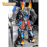 LED Işıklı Gerçek Boyutlu Beyaz Asker Heykeli Büyük Optimus Prime Heykeli Robot Modeli Dönüşebilen Hurda Metal Heykel