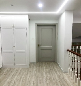 Puerta Interior de Madera Precolgada, Estilo Americano, Núcleo Sólido, Color Blanco Shaker, Insonorizada, para Hotel - Product Image 3