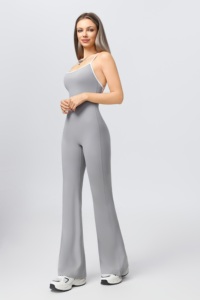 Tuta da yoga aderente e comoda con spalline incrociate, schiena scoperta e stampa a righe color block. - Product Image 4