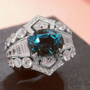 Anello di Lusso con Gemma Blu Ovale per Donne, Elegante Gioiello da Dito - Product Image 1