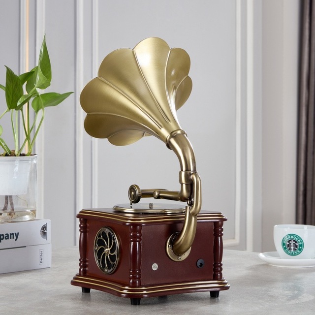 2024 New Arrival Modern Gramophone Player Metal Bluetooth Multi Functional Vintage Retro Radio Home Decor