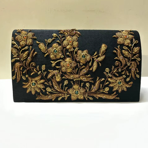 Sac à main élégant pour femme Sac de soirée artisanal avec travail complexe Zari et embellissements perlés Idéal pour les événements spéciaux - Product Image 1