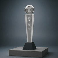 Trophée en cristal personnalisé par Noble Manufacturer avec globe gravé au laser, récompense annuelle pour les contributions exceptionnelles, les réalisations et la coopération