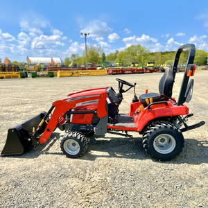 Tracteur agricole commercial Massey Ferguson - Product Image 1