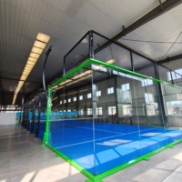 Terrain de padel en gazon artificiel super panoramique PEDI, un terrain de sport de luxe pour le tennis et le futsal
