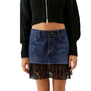 Minifalda vaquera azul de talle bajo con encaje en contraste para mujer - Product Image 1
