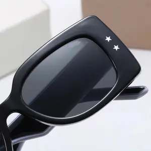 Kacamata hitam Desainer persegi kecil baru untuk musim panas Wanita Pria kualitas tinggi kacamata matahari lensa bingkai PC bermerek UV400