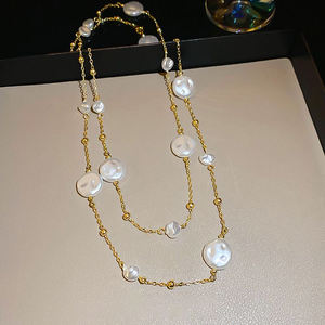 قلادات طويلة أنيقة للنساء مع سلسلة وخرز، تصميم خاص بطبقات من اللؤلؤ الصناعي المستدير غير المنتظم - Product Image 5