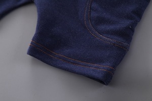 Ventes en gros de t-shirts en coton uni pour enfants, à motifs de dessins animés, et de pantalons à carreaux foncés pour garçons, fabriqués en Chine - Product Image 6
