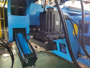 Dobladora automática de <span class=keywords><strong>tubos</strong></span> <span class=keywords><strong>y</strong></span> tuberías con dobladora de metal de hierro de acero inoxidable de aluminio de alta precisión - Product Image 6