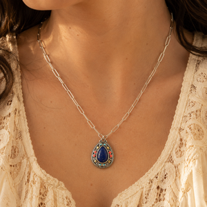 Collana con ciondolo unisex blu letterario, gioielli vintage per tutti i giorni, idee regalo - Product Image 1