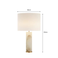 Lampe de table en albâtre moderne Décoration de chambre d'hôtel de luxe Cylindre Base en pierre naturelle Abat-jour en tissu Laiton LED Lampe de table Lineham