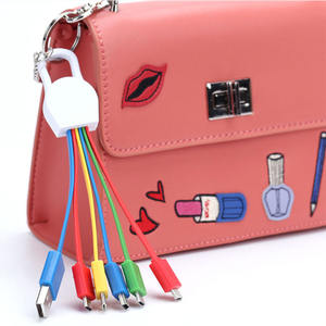 Câble de charge multifonctionnel de données de porte-clés OEM portable pour <span class=keywords><strong>iPhone</strong></span> 15 décoration suspendue créative câble de données multi en un - Product Image 4