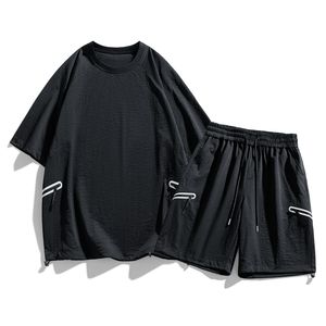 ชุดสูทแขนสั้นโลโก้สั่งทำพิเศษสำหรับผู้ชาย คอลเลคชั่นใหม่ปี 2025 เสื้อยืดลำลอง กางเกงวิ่งขายาวสองชิ้น ชุดลำลองผู้ชายยอดนิยม - Product Image 5