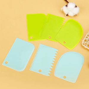 3pcs/set Baking Dough Cutting Scraper Baking Cream Scraper Thickened Cake Cream Plastic Scraper Baking Tool - Product Image 4