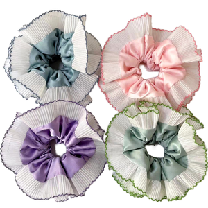 Diadema de Satén con Borde Ondulado Romántico Francés, Banda para el Cabello de Novia Hecha de Tela Romántica - Product Image 1