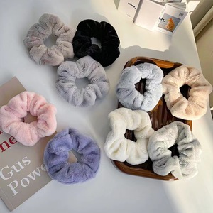 Classico Elastico per Capelli a Forma <span class=keywords><strong>di</strong></span> Polpetta in Peluche, Accessori Invernali <span class=keywords><strong>di</strong></span> Tendenza per Ragazze, per Anniversari e Fidanzamenti, Carino e Affascinante - Product Image 1