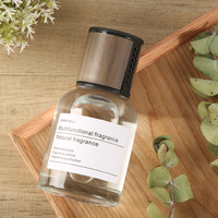 Diffuseur de parfum de voiture de luxe minimaliste au design épuré, qui libère un arôme subtil et agréable longue durée