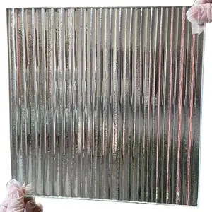 Strato di vetro fuso fuso del forno decorativo di vetro temperato strutturato ferro basso scanalato ondulato scanalato 10mm per il bagno