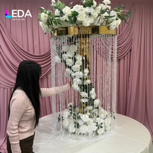 LEDA Fournitures de mariage Support floral doré pour centre de table avec rideau de perles Décoration de scène pour mariage - Product Image 1