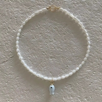 Collar de peces con cuentas blancas estilo oceánico, minimalista, hecho a mano, joyería boho de playa para mujer, cómodo de llevar