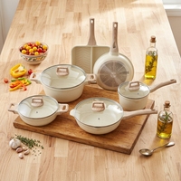 Marmite de Luxe Moderne en Métal, Saine et Écologique, Antiadhésive, avec Couvercle en Verre, Compatible Four, Base Multi-Couches, Poignée en Bois, pour Gaz et Induction