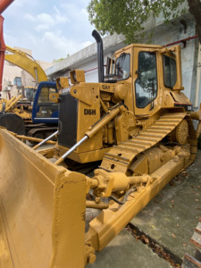 Bulldozer CAT D6H d'occasion, parfait pour la construction de routes et la préparation de chantiers - Product Image 5