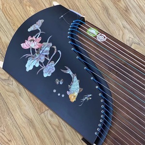 L'usine produit des guzhengs et des guqins sur mesure avec divers motifs. Ils proposent également des services de gravure et une livraison rapide. - Product Image 2