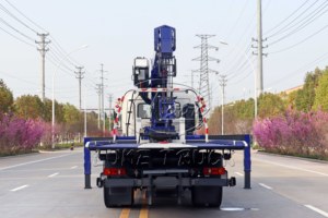 Camion de remorquage à plateau Dongfeng Kinland avec grue de 8 tonnes pour atelier de réparation automobile, service de récupération de véhicules lourds - Product Image 6