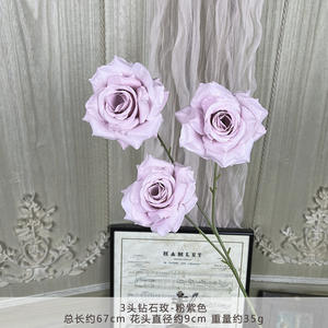 Roses artificielles à 3 têtes en vrac Fleurs <span class=keywords><strong>de</strong></span> mariage en soie en gros pour événements/décor d'hôtel - Product Image 4