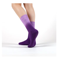 Chaussettes décontractées pour femmes imprimées numériquement à 360°, douces, respirantes, résistantes à l'usure, à dégradé, mi-mollet, style unique pour le quotidien