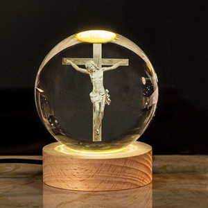 Lámpara de Mesa de Cristal Personalizada con Cruz y Bola en el Interior, Globo con Patrón de Astronauta, Arte Luminoso en 3D, Base de Madera, para Decoración de Habitación Infantil - Product Image 3