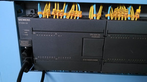 เครื่องทำอิฐบล็อกกลวงแบบติดผนัง QTY6-15 พร้อมระบบไฮดรอลิกสำหรับผสมปูน ระบบวางอิฐแบบพาเลท และระบบป้อนอิฐอัตโนมัติ - Product Image 6