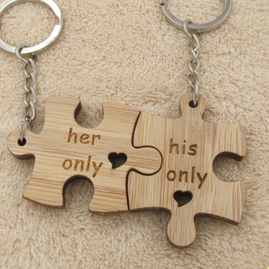 Casse-tête <span class=keywords><strong>personnalisé</strong></span> anglais pour l'amour en <span class=keywords><strong>bois</strong></span> gravé au laser avec lettres creuses <span class=keywords><strong>porte</strong></span>-clés cadeau créatif pour les couples - Product Image 6
