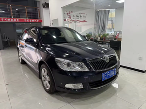 Coche Usado Skoda <span class=keywords><strong>Octavia</strong></span> 2010 Compacto Hatchback 5 Asientos LHD Gasolina para Exportación a África Venta al por Mayor Hecho en China - Product Image 5