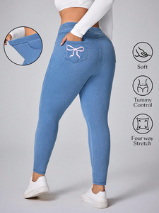 Jeans Skinny Blu Elasticizzati di Alta Qualità per Donne Taglie Forti, con Fiocco e Alta Elasticità - Product Image 3