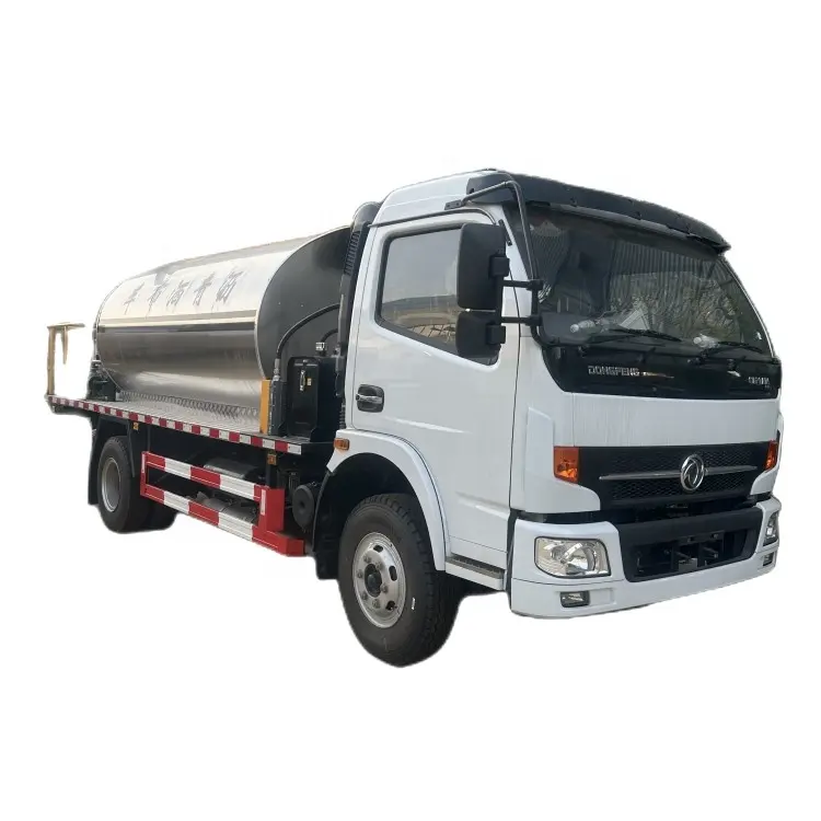 Camion d'épandeur de bitume d'asphalte de Dongfeng petit distributeur d'asphalte 4x2 à vendre