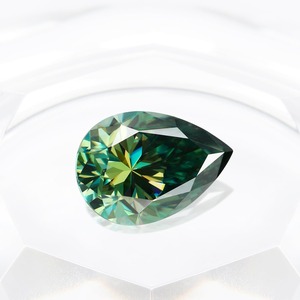 Piedra Suelta de Moissanita Verde, Corte Pera, Claridad VVS1, Certificación GRA para Fabricación de Joyas - Product Image 5