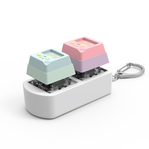 Porte-clés 2-en-1 rétro avec interrupteur de clavier mécanique, jouet anti-stress coloré pour PC, bouton de décompression DIY - Product Image 1