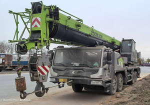 Grue sur camion Zoomlion 2022 ZTC550H 55 tonnes avec flèche articulée à 5 sections de 47 m, contrepoids de 14 tonnes, boîte de vitesses et moteur principaux - Product Image 2