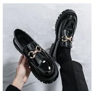 <span class=keywords><strong>รองเท้า</strong></span>โลฟเฟอร์หนังแก้วสองสีสำหรับผู้ชาย <span class=keywords><strong>พื้น</strong></span>หนาแบบแพลตฟอร์ม ประดับหัวเข็มขัดรูปม้าสีทอง เหมาะสำหรับใส่ลำลองในชีวิตประจำวัน ใส่ทำงาน หรือใส่ในเมือง - Product Image 6