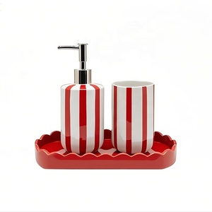 Set di bottiglie di lozione in ceramica a strisce rosse e bianche all'ingrosso per l'<span class=keywords><strong>arredamento</strong></span> <span class=keywords><strong>moderno</strong></span> del <span class=keywords><strong>bagno</strong></span> e soluzioni di stoccaggio eleganti - Product Image 1