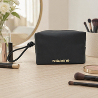 Pochette de maquillage en nylon noir avec logo personnalisé, sangle de poignet nouée, intérieur spacieux, organiseur de beauté promotionnel, trousse de toilette, étui à cosmétiques