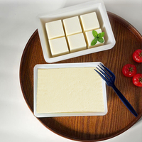 Plateaux d'emballage en plastique PE-HD de qualité alimentaire personnalisés en usine adaptés à l'emballage de tofu largement utilisés dans les supermarchés.