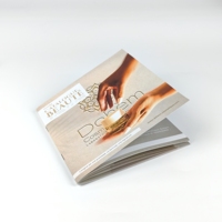 Catalogues personnalisés de haute qualité, cousus à la selle, manuels de produits imprimés en couleur, et brochures de marque.