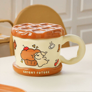 Caneca de Cerâmica para Uso Doméstico com Tampa e Alça, Design de Cachorrinho Waffle Fofo, Presente Empresarial, Grande Capacidade, Segura para Lava-Louças e Micro-ondas - Product Image 1