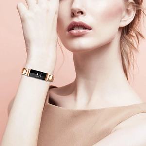 Bracelet <span class=keywords><strong>Fitbit</strong></span> <span class=keywords><strong>Inspire</strong></span> 2 en acier inoxydable avec design à trois perles fabriqué en Chine continentale - Product Image 6