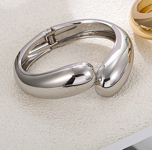 Nueva Moda 2025 Pulsera de Oro de 18K al por Mayor, Diseño Minimalista Grueso Punk con Forma de Lágrima, Brazalete Grande de Primavera - Product Image 5