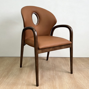Silla de Comedor de Madera Maciza con Reposabrazos, Diseño Rústico, Asiento de Cuero Cómodo, Ideal para Casa de Té, Cafetería, Restaurante, Hogar - Product Image 2